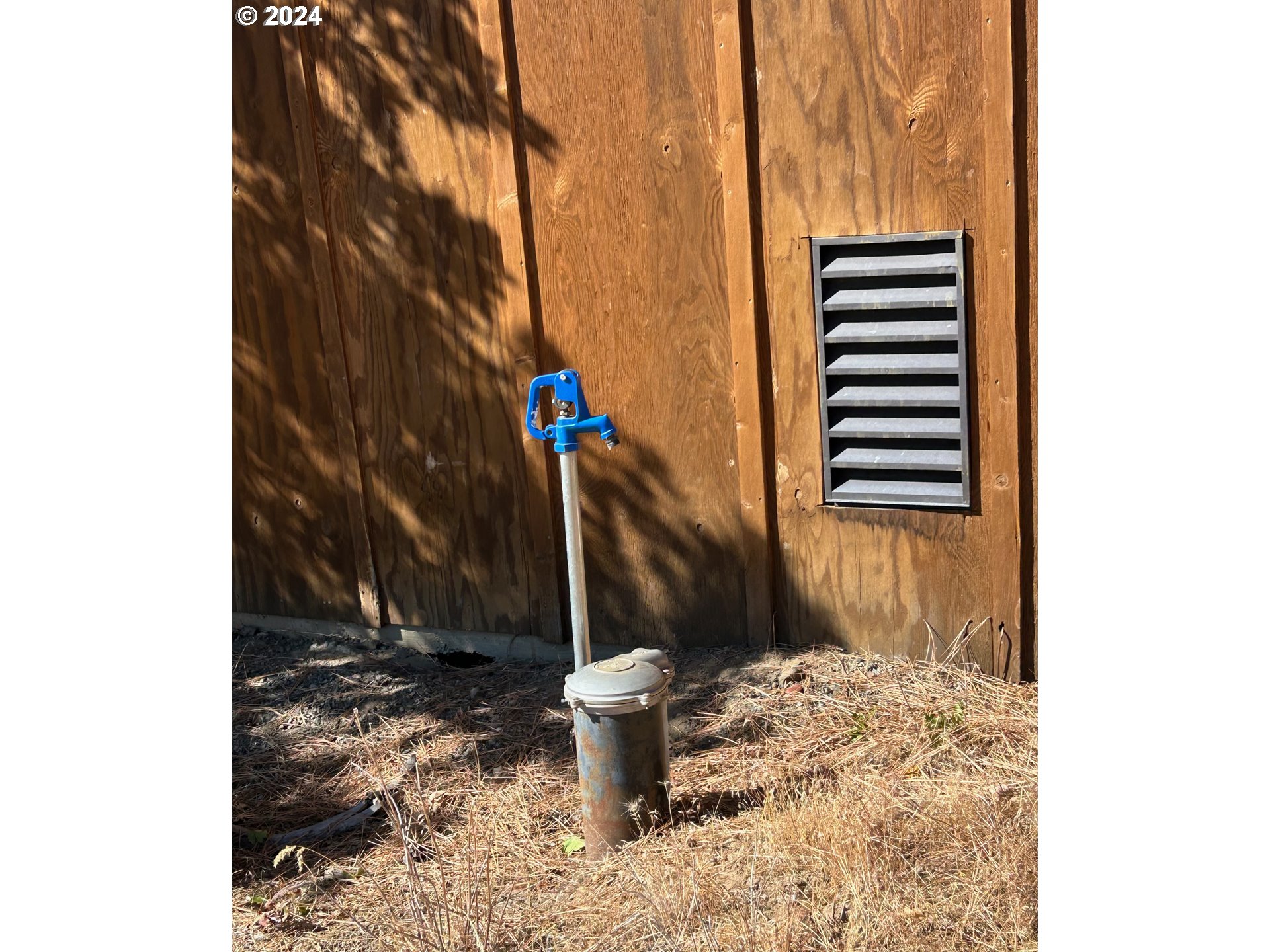 211 Jensen Quarry Road Roosevelt, WA 99356 - Photo 7 of 27 a bathroom with a sink and a toilet