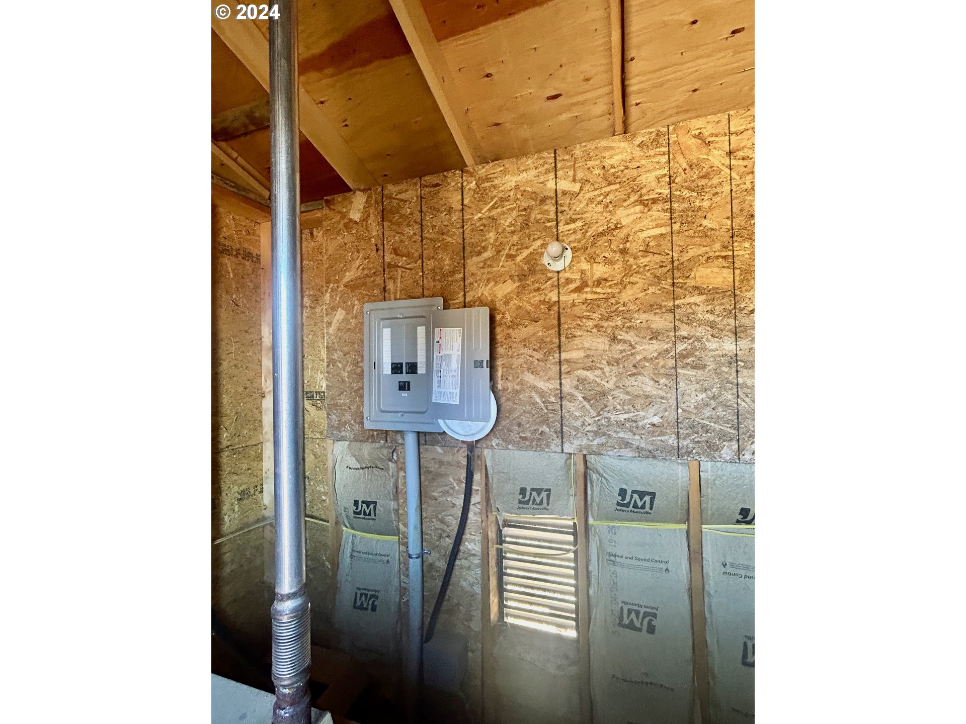 211 Jensen Quarry Road Roosevelt, WA 99356 - Photo 10 of 27 a bathroom with a shower