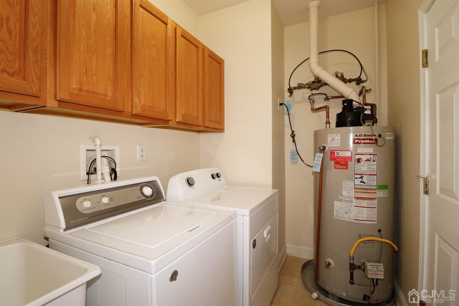 8 Pebble Creek Road Dayton, NJ 08810 - Photo 17 of 19 a utility room with dryer and washer