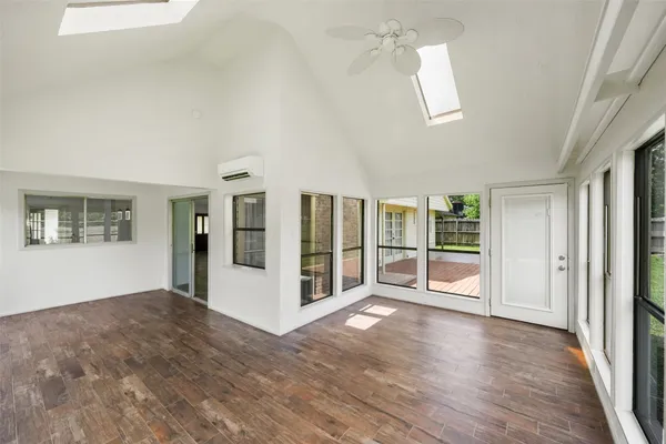 $324,900 | 248 East Castle Harbour Drive, Friendswood, TX 77546