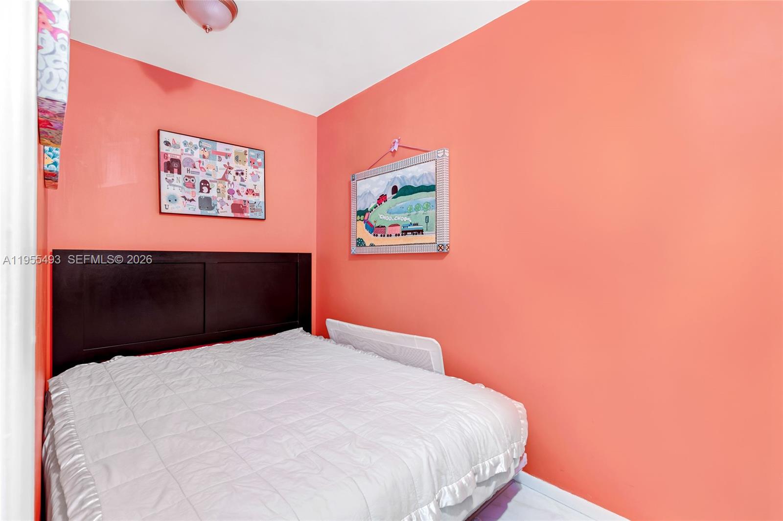 6039 Collins Avenue, Unit 1206 Miami Beach, FL 33140 - Photo 11 of 36