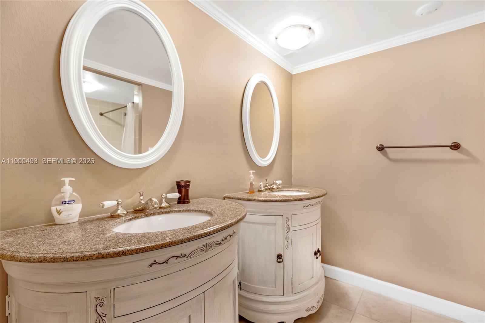 6039 Collins Avenue, Unit 1206 Miami Beach, FL 33140 - Photo 12 of 36