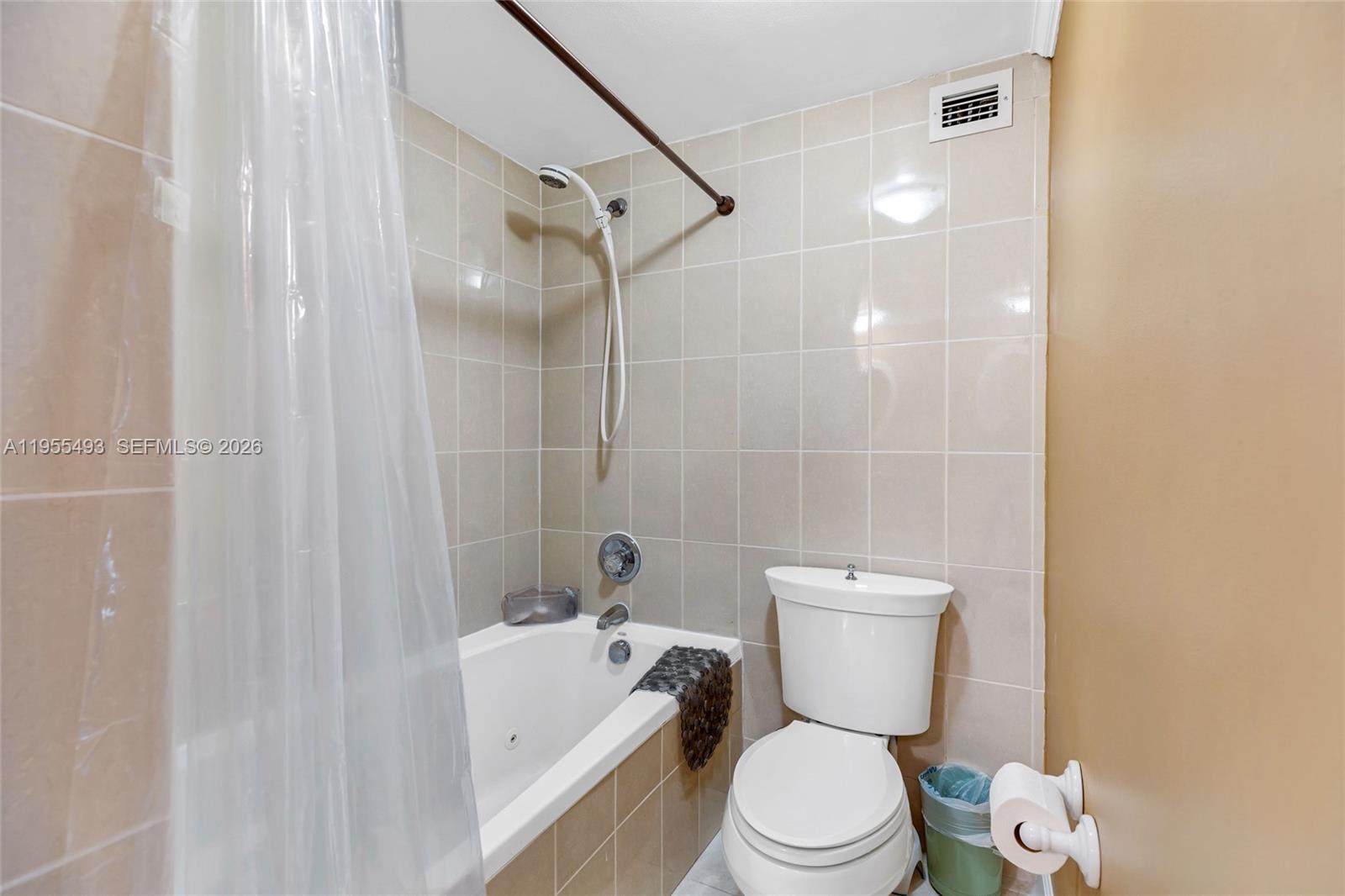 6039 Collins Avenue, Unit 1206 Miami Beach, FL 33140 - Photo 13 of 36