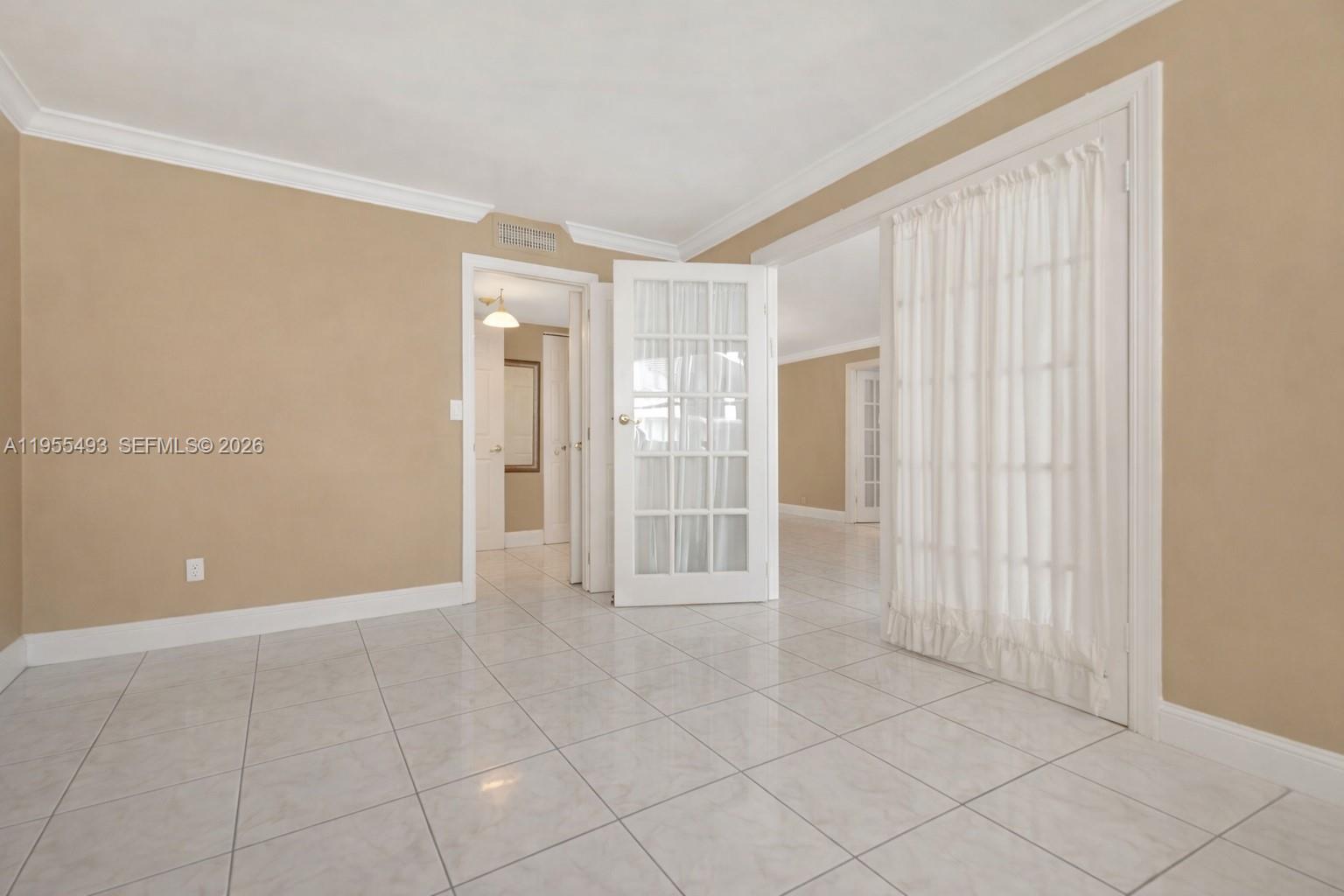 6039 Collins Avenue, Unit 1206 Miami Beach, FL 33140 - Photo 14 of 36