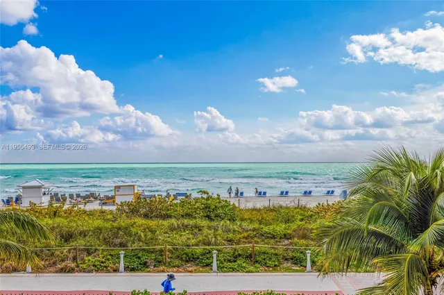 a view of entryway with a front door