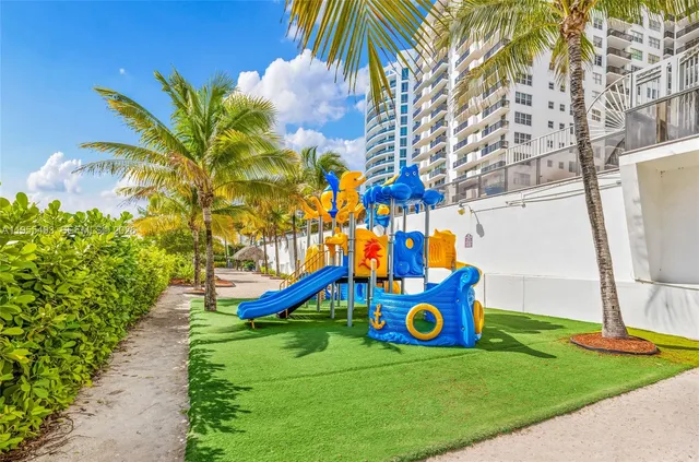 $3,300 | 6039 Collins Avenue, Unit 1206, Miami Beach, FL 33140