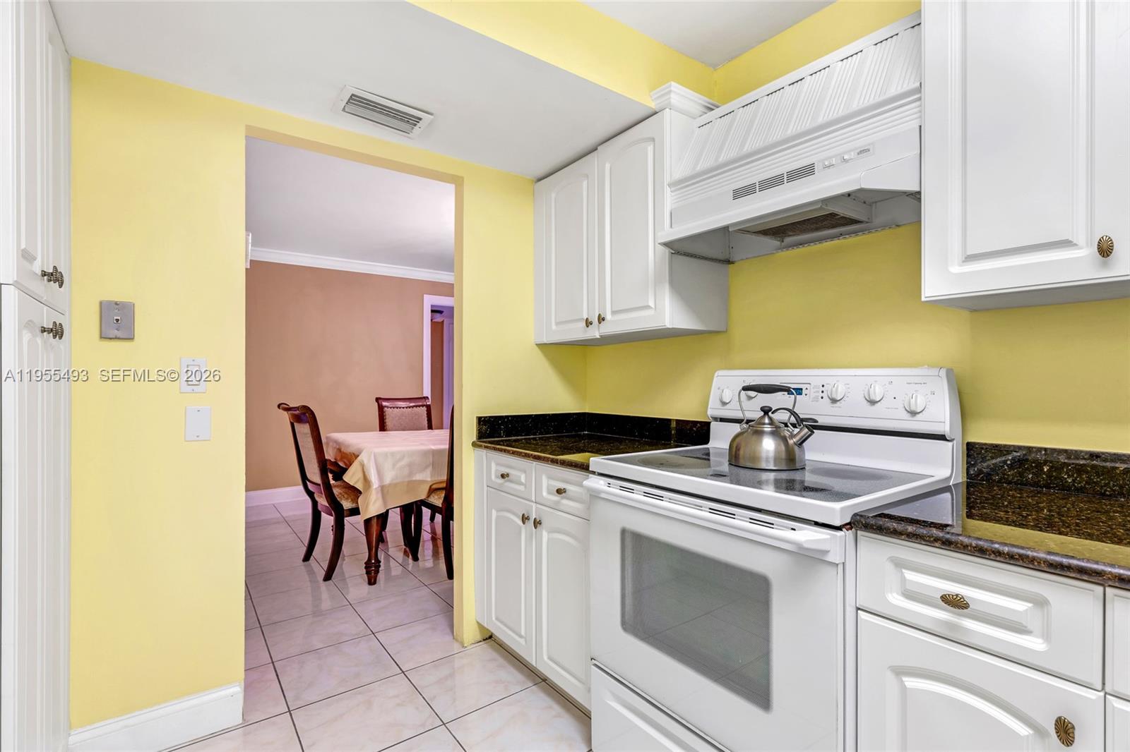 6039 Collins Avenue, Unit 1206 Miami Beach, FL 33140 - Photo 6 of 36