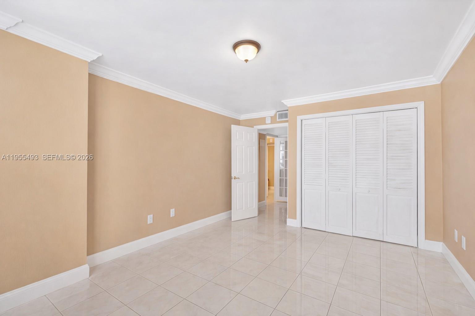 6039 Collins Avenue, Unit 1206 Miami Beach, FL 33140 - Photo 10 of 36