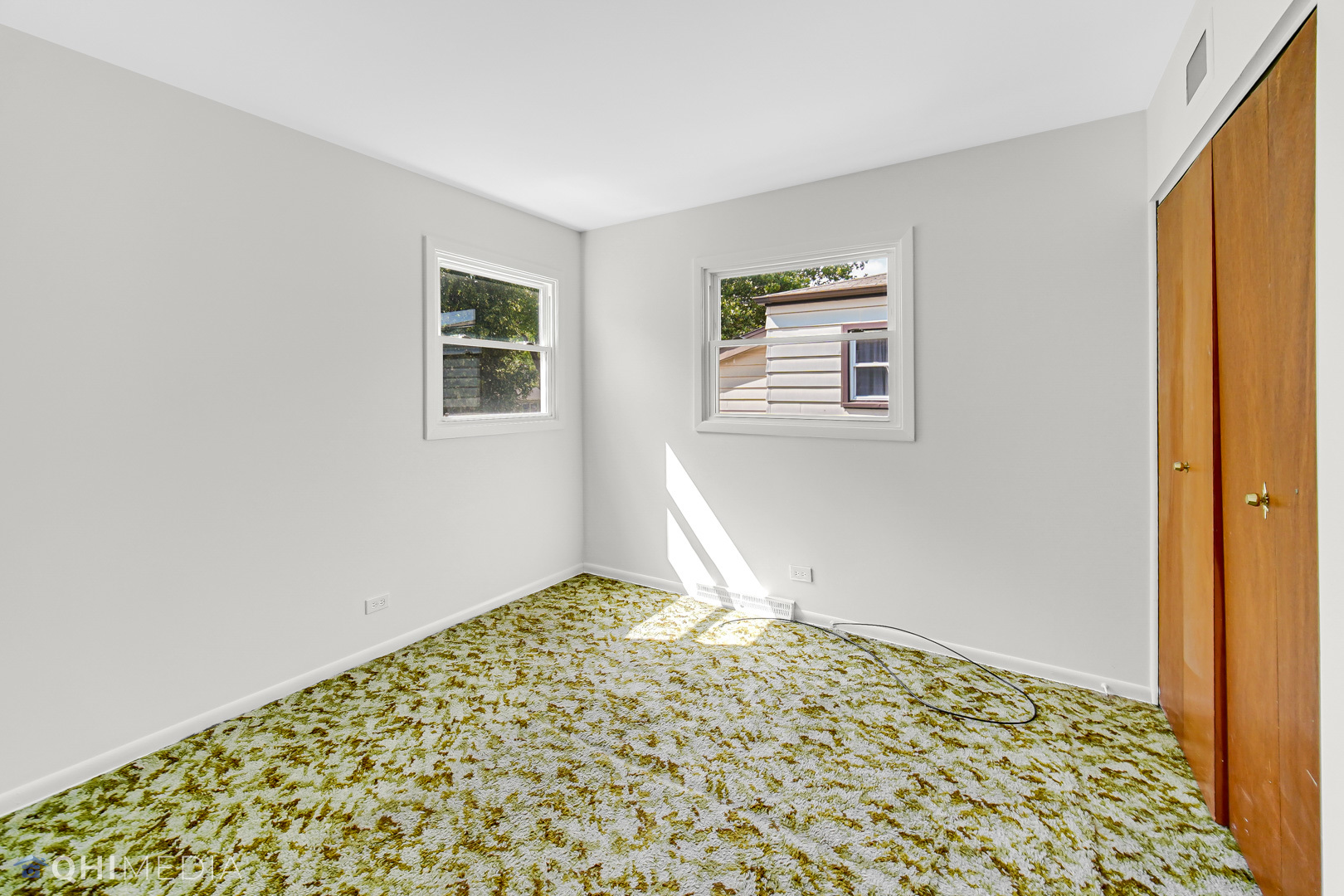 381 North 4th Avenue, Unit B Des Plaines, IL 60016 - Photo 15 of 22 a view of an empty room and window