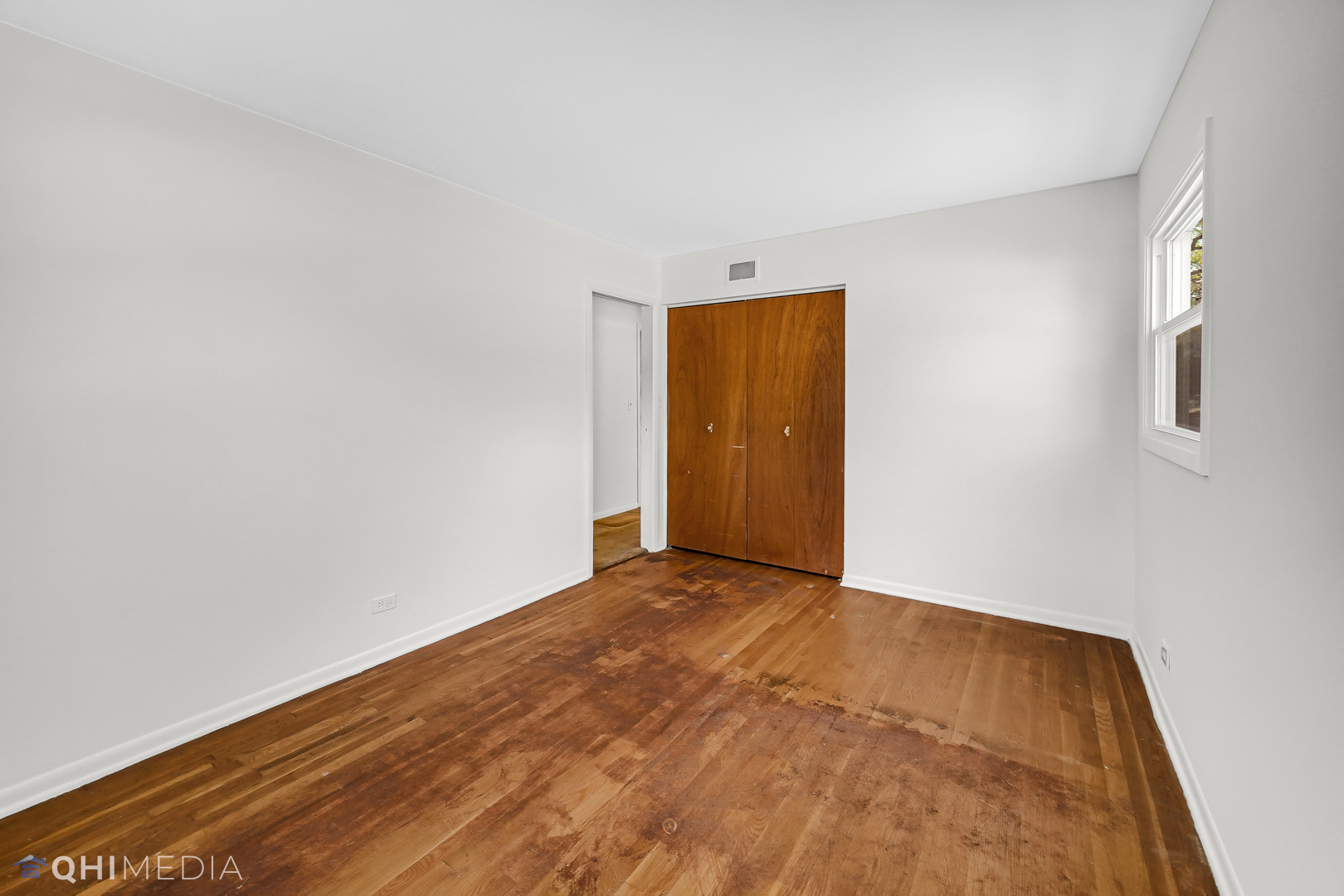 381 North 4th Avenue, Unit B Des Plaines, IL 60016 - Photo 17 of 22 a view of an empty room