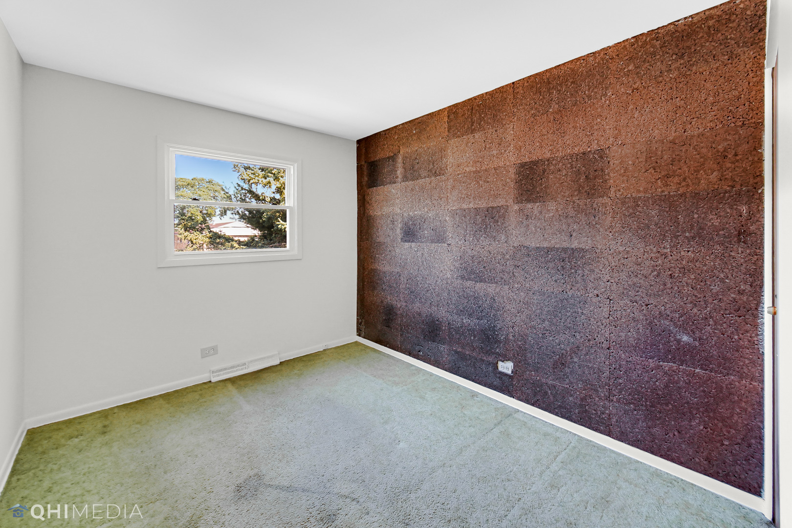 381 North 4th Avenue, Unit B Des Plaines, IL 60016 - Photo 18 of 22 a view of an empty room with a window