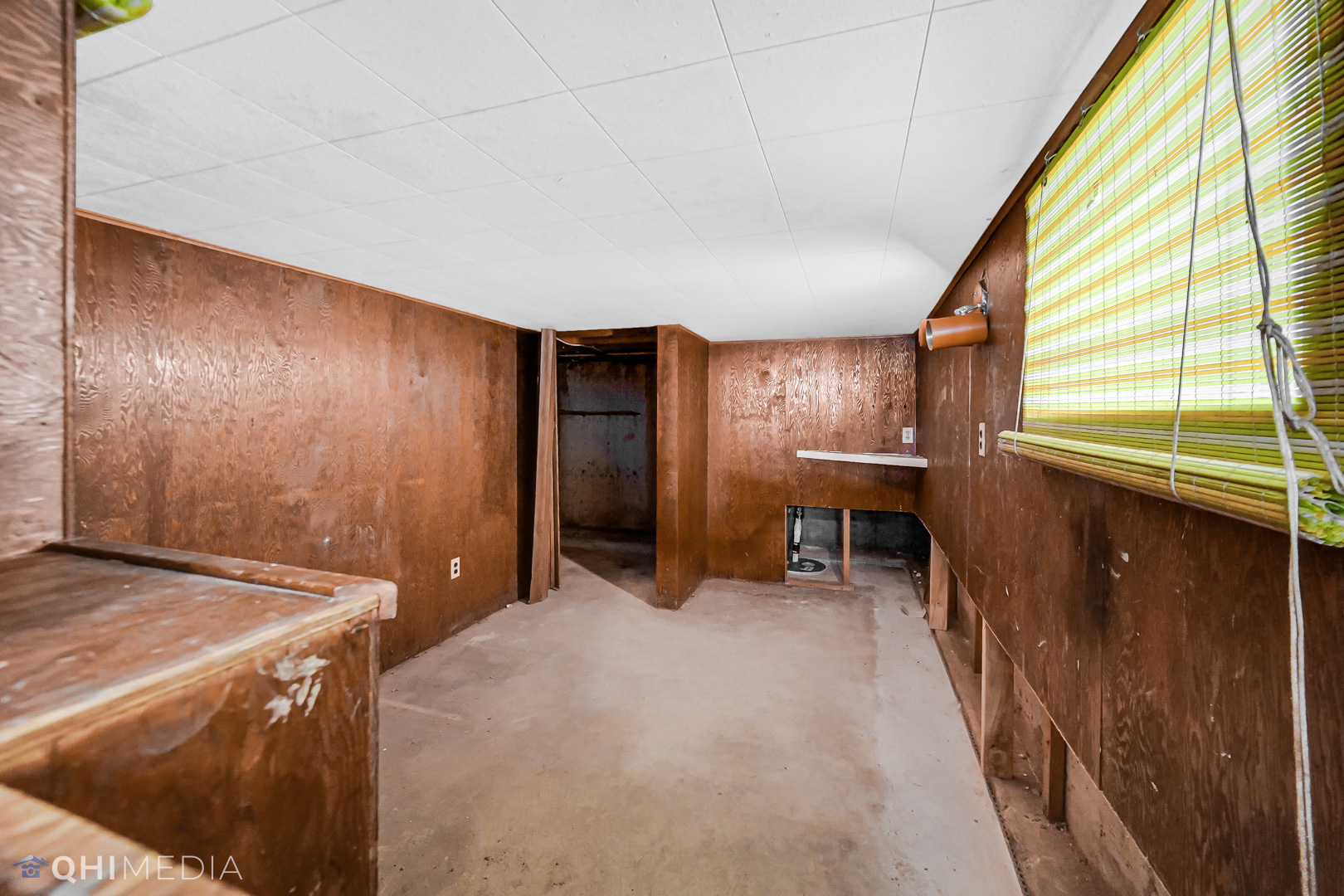 381 North 4th Avenue, Unit B Des Plaines, IL 60016 - Photo 20 of 22 a view of room with furniture and windows