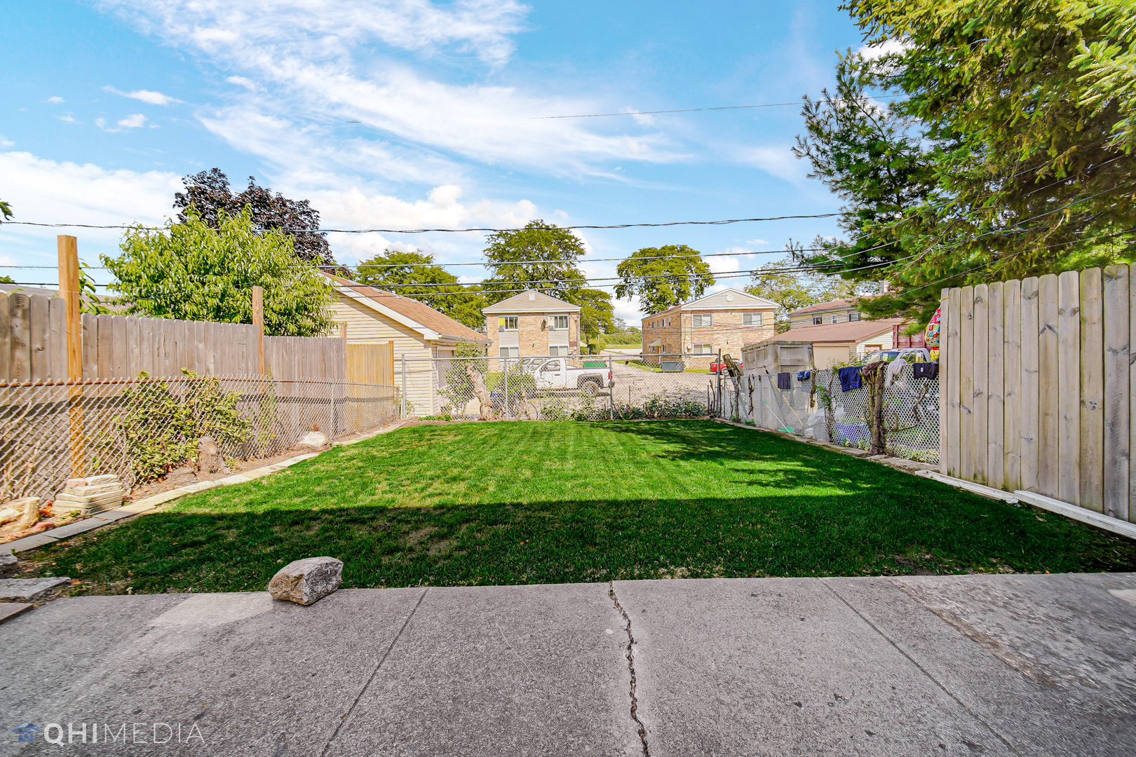 381 North 4th Avenue, Unit B Des Plaines, IL 60016 - Photo 21 of 22 a view of a street with a small yard and large trees