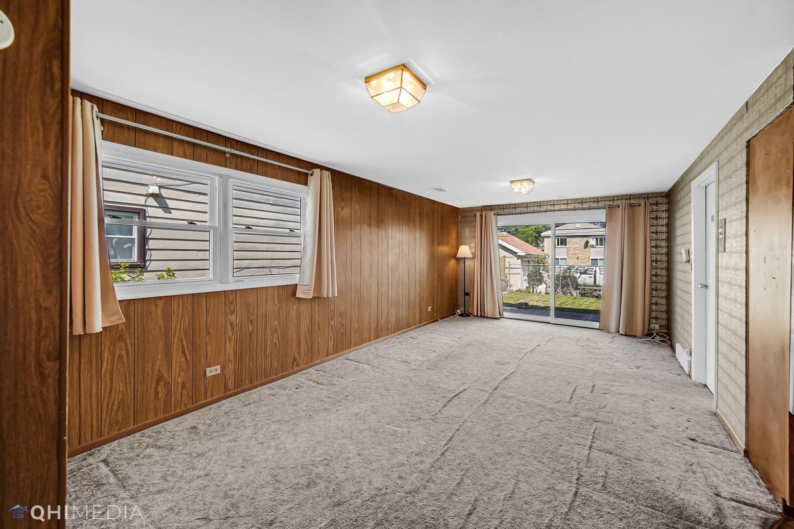 381 North 4th Avenue, Unit B Des Plaines, IL 60016 - Photo 4 of 22 a view of an empty room with a window