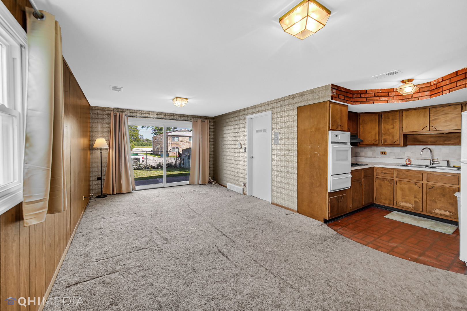 381 North 4th Avenue, Unit B Des Plaines, IL 60016 - Photo 5 of 22 a view of a kitchen with a sink cabinet and a window