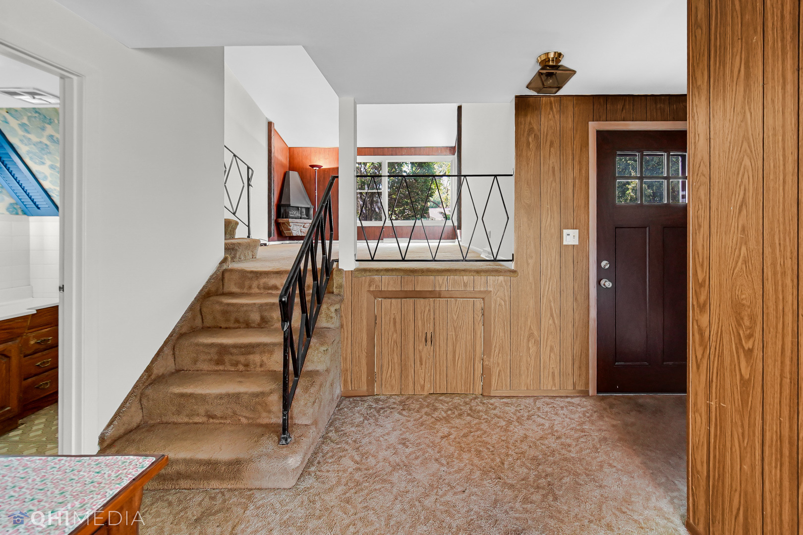 381 North 4th Avenue, Unit B Des Plaines, IL 60016 - Photo 10 of 22 a view of an entryway with staircase