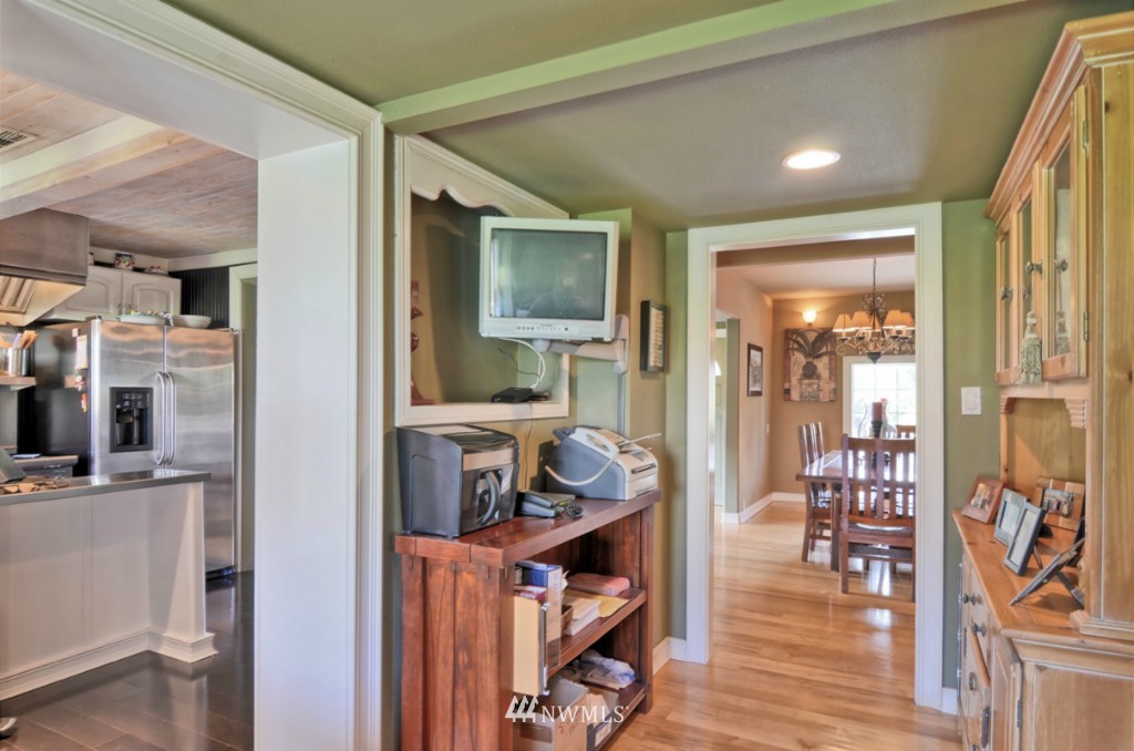 403 240th Street Southeast Bothell, WA 98021 - Photo 11 of 22