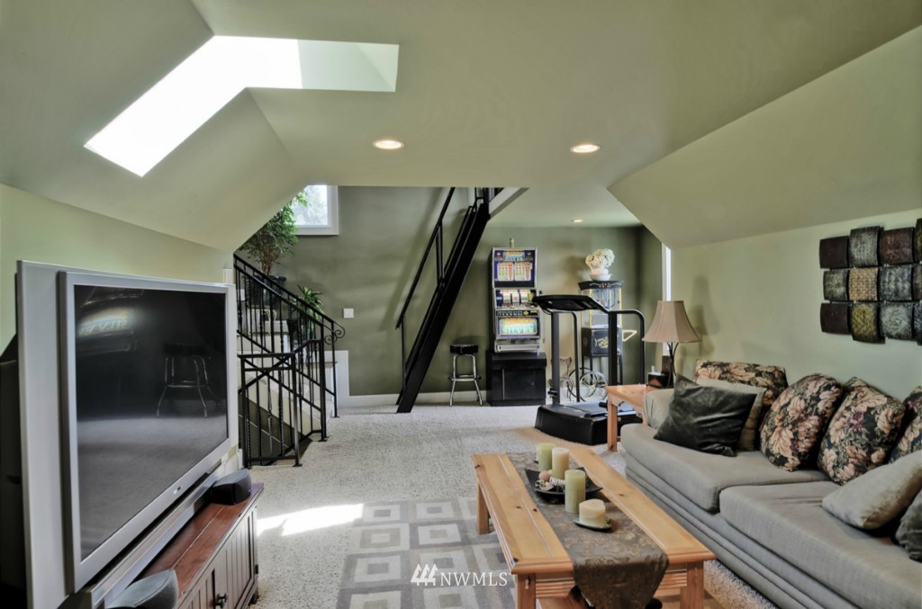403 240th Street Southeast Bothell, WA 98021 - Photo 13 of 22