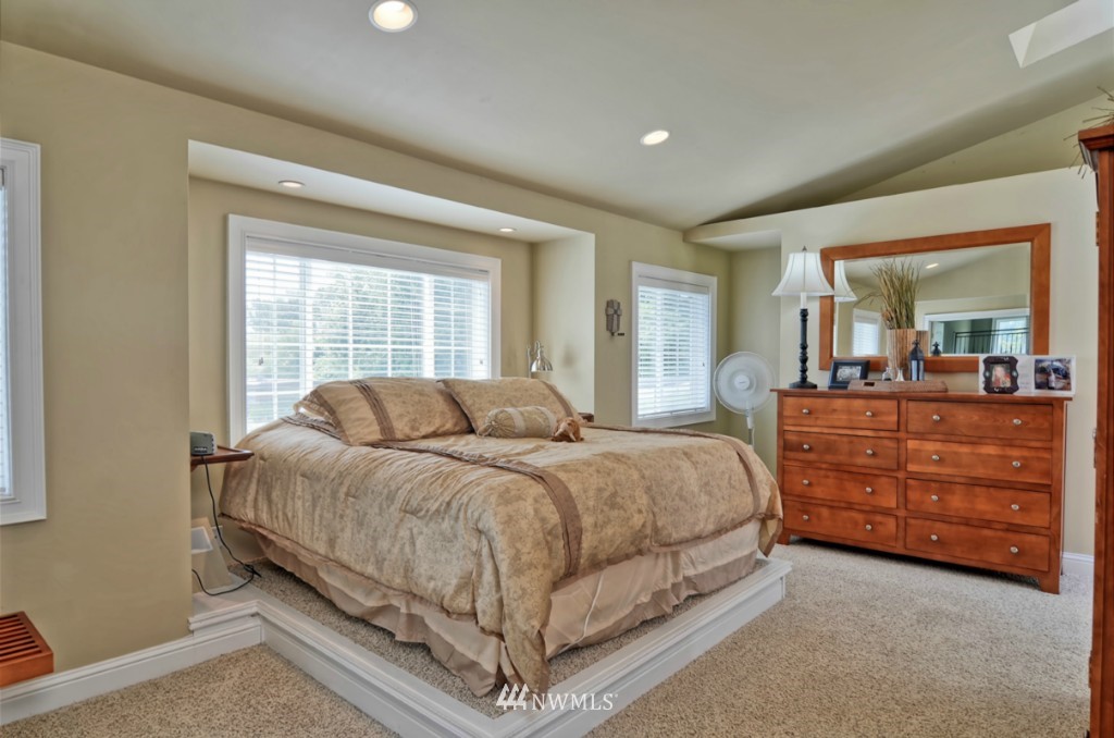 403 240th Street Southeast Bothell, WA 98021 - Photo 14 of 22