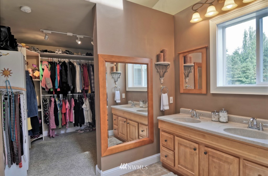 403 240th Street Southeast Bothell, WA 98021 - Photo 17 of 22