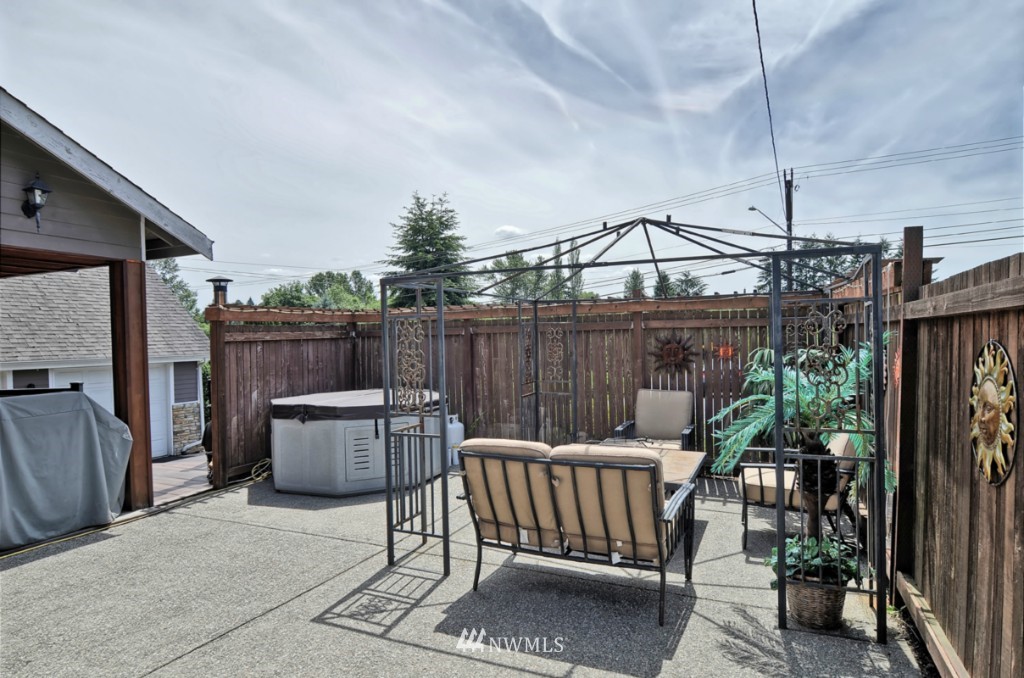 403 240th Street Southeast Bothell, WA 98021 - Photo 3 of 22