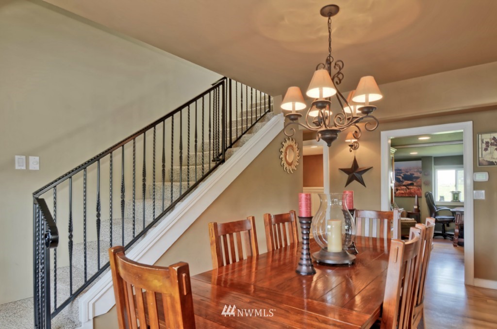 403 240th Street Southeast Bothell, WA 98021 - Photo 8 of 22