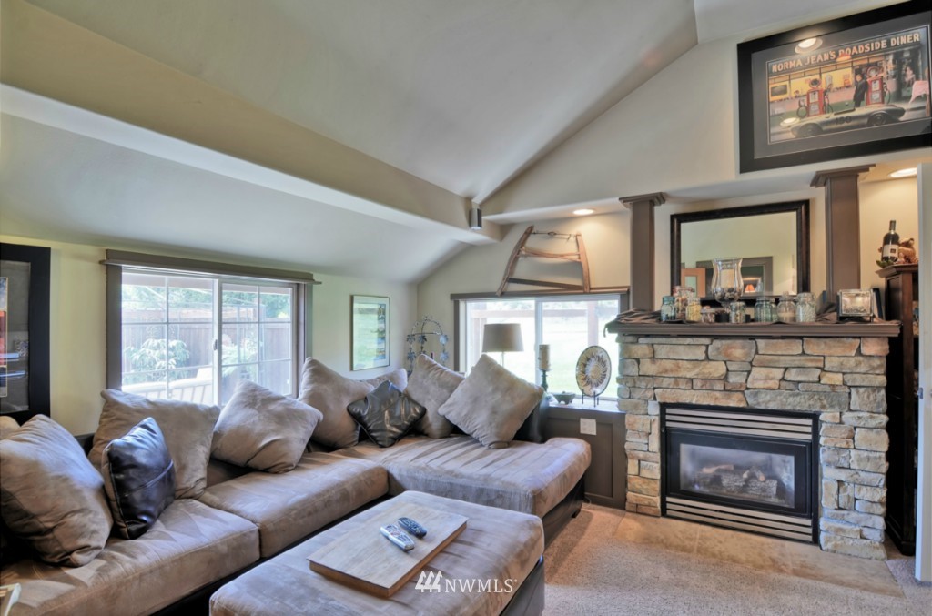 403 240th Street Southeast Bothell, WA 98021 - Photo 10 of 22