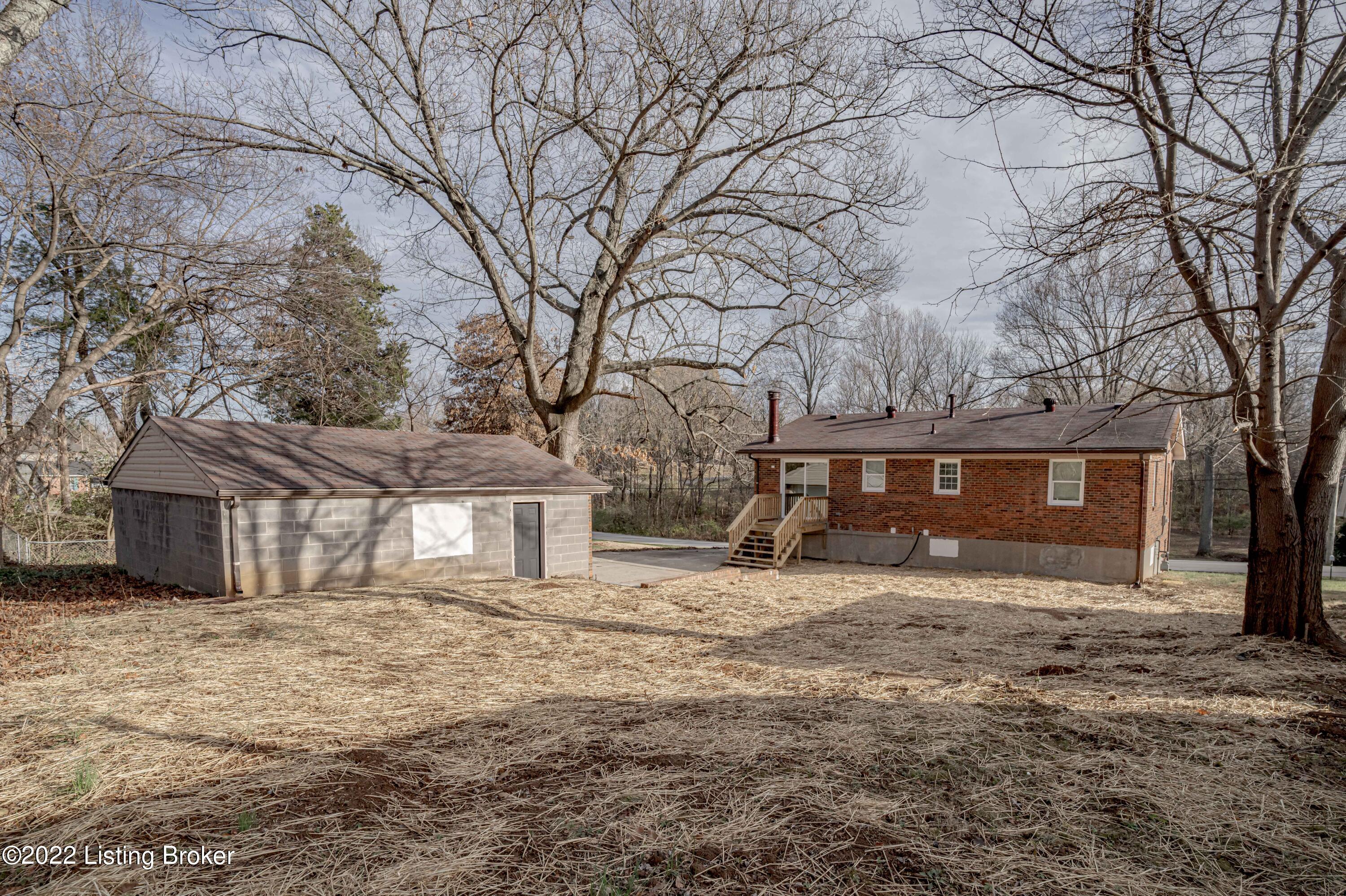 272 Topfield Road Louisville, KY 40229 - Photo 39 of 52 DSC01355