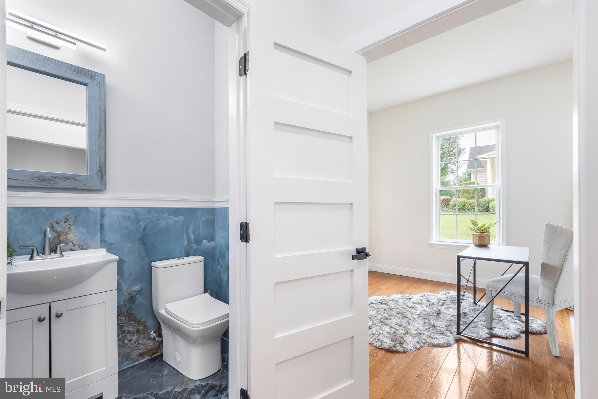 21720 Rolling Ridge Lane Laytonsville, MD 20882 - Photo 7 of 61 POWDER ROOM