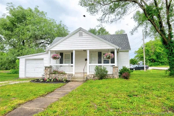 $162,000 | 123 North Grand Avenue, Eldon, MO 65026