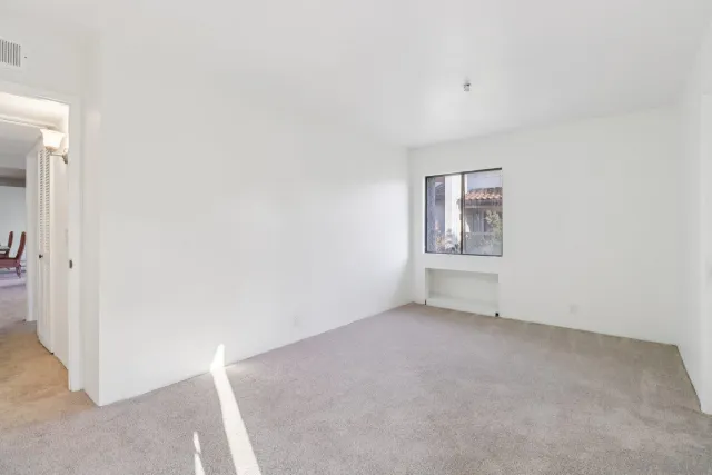 a picture of a wall with white and white walls