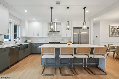 $1,850,000 | 18 Glendale Avenue, Livingston, NJ 07039