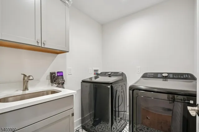 $1,850,000 | 18 Glendale Avenue, Livingston, NJ 07039