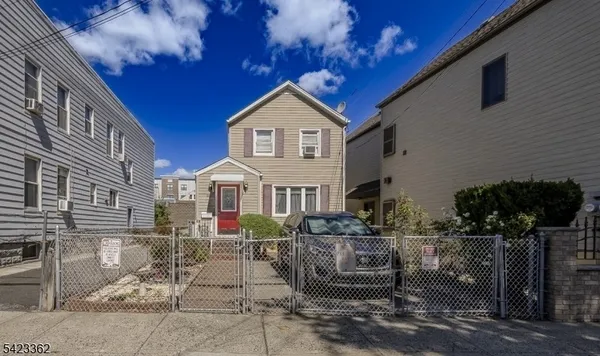 $3,200 | 66 Garrison Street, Newark, NJ 07105