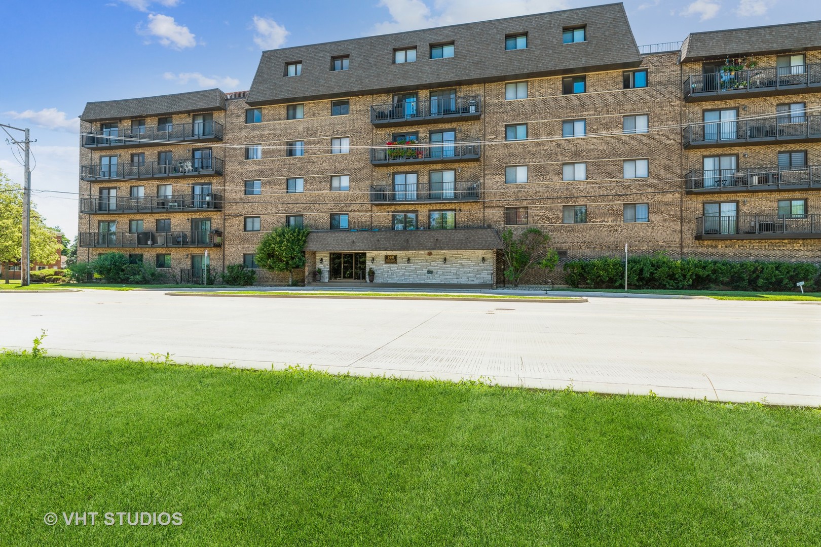 960 South River Road, Unit 308 Des Plaines, IL 60016 - Photo 2 of 10