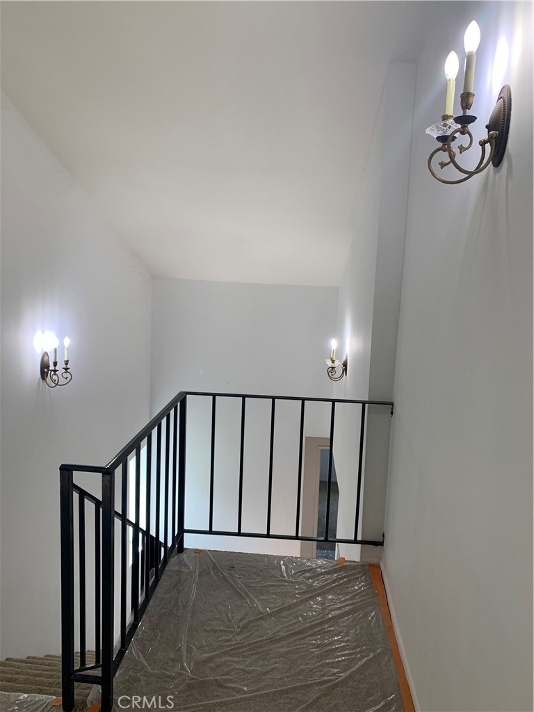 5246 Calderon Road Woodland Hills, CA 91364 - Photo 21 of 50 Landing to master suite