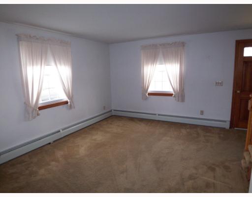 106 Fales Road Bristol, RI 02809 - Photo 3 of 11 Living Room.