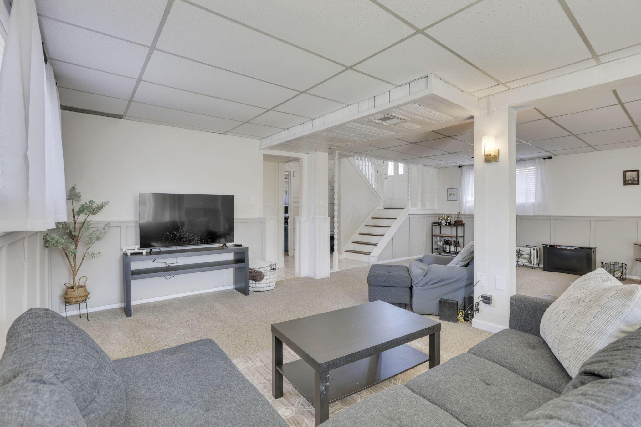 6221 Bader Road Westerville, OH 43081 - Photo 23 of 63 Great Space for Entertaining