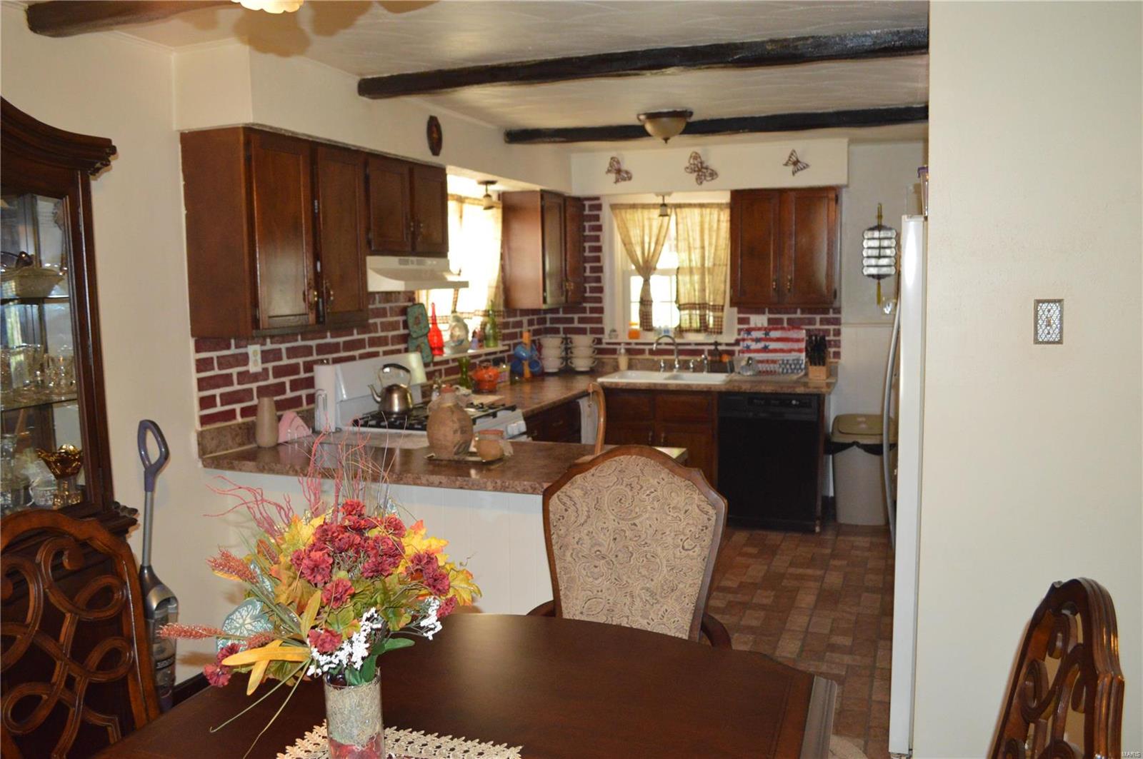 2404 Brown Road St. Louis, MO 63114 - Photo 8 of 34 Gallery Image 8