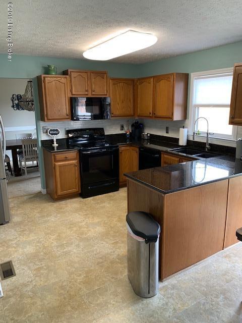 8904 Acushnet Road Louisville, KY 40242 - Photo 6 of 16 IMG_0354