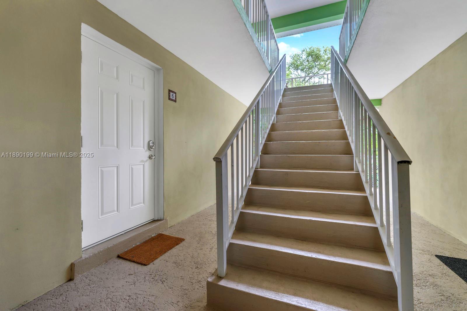1129 Pebble Beach Lane, Unit 6 Marathon, FL 33050 - Photo 22 of 31 a view of entryway
