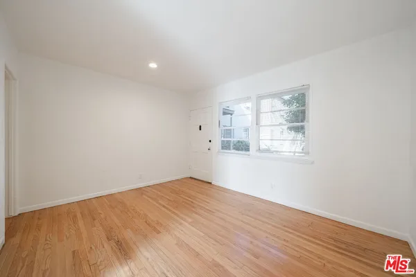 $1,899 | 823 Highland Avenue, Unit 10, Glendale, CA 91202