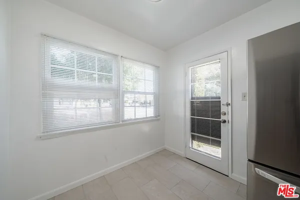 $1,899 | 823 Highland Avenue, Unit 10, Glendale, CA 91202