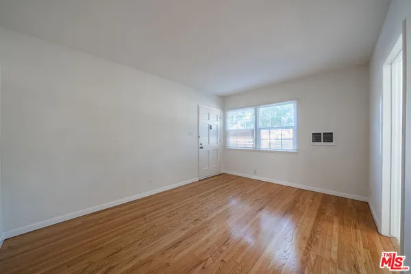 $1,899 | 823 Highland Avenue, Unit 10, Glendale, CA 91202