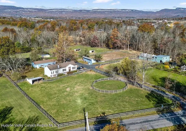 $925,000 | 99 Dusinberre Road, Gardiner, NY 12525