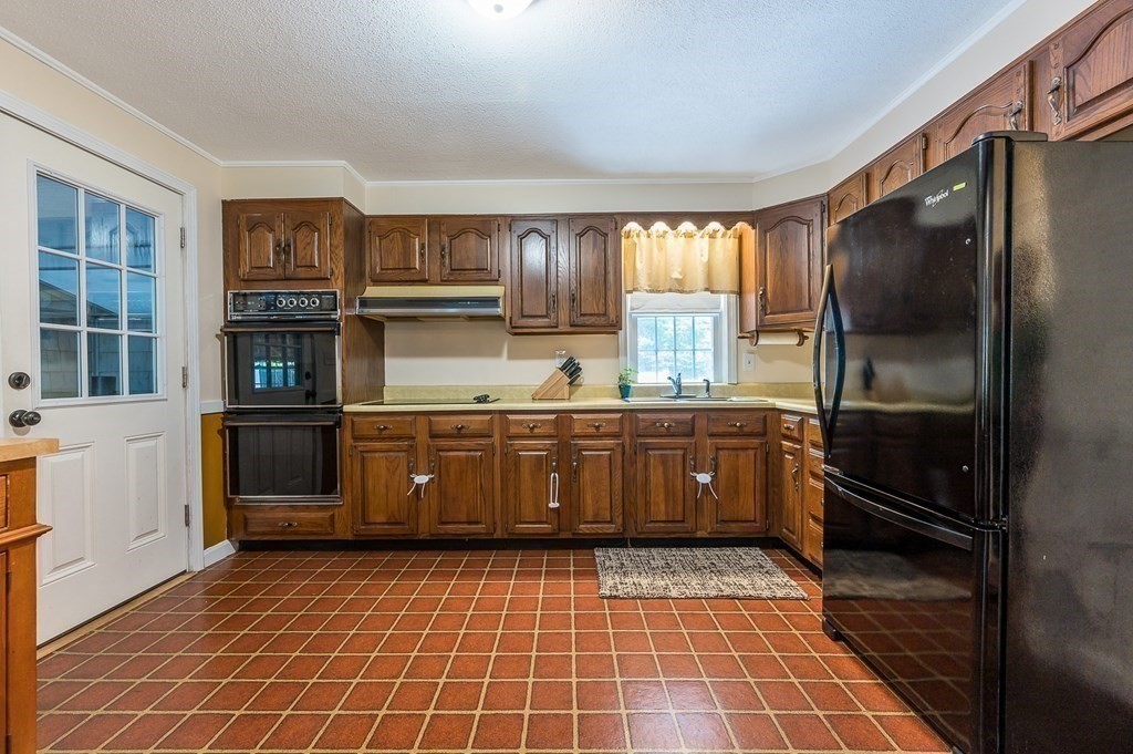 394 Rochdale Street Auburn, MA 01501 - Photo 11 of 23 Gallery Image 11