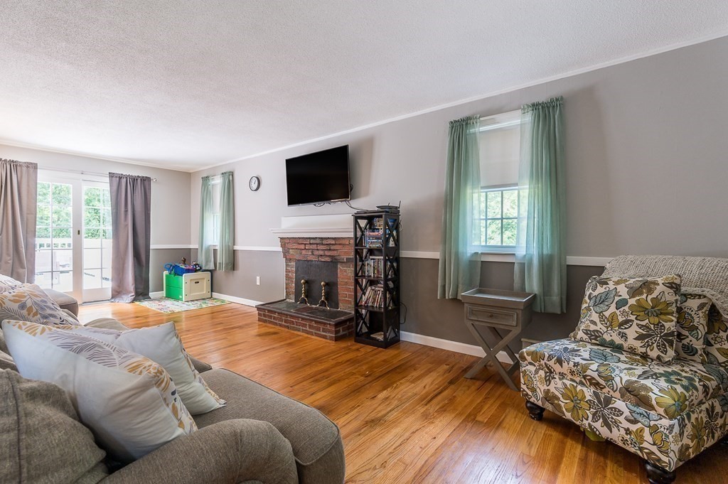 394 Rochdale Street Auburn, MA 01501 - Photo 5 of 23 Gallery Image 5