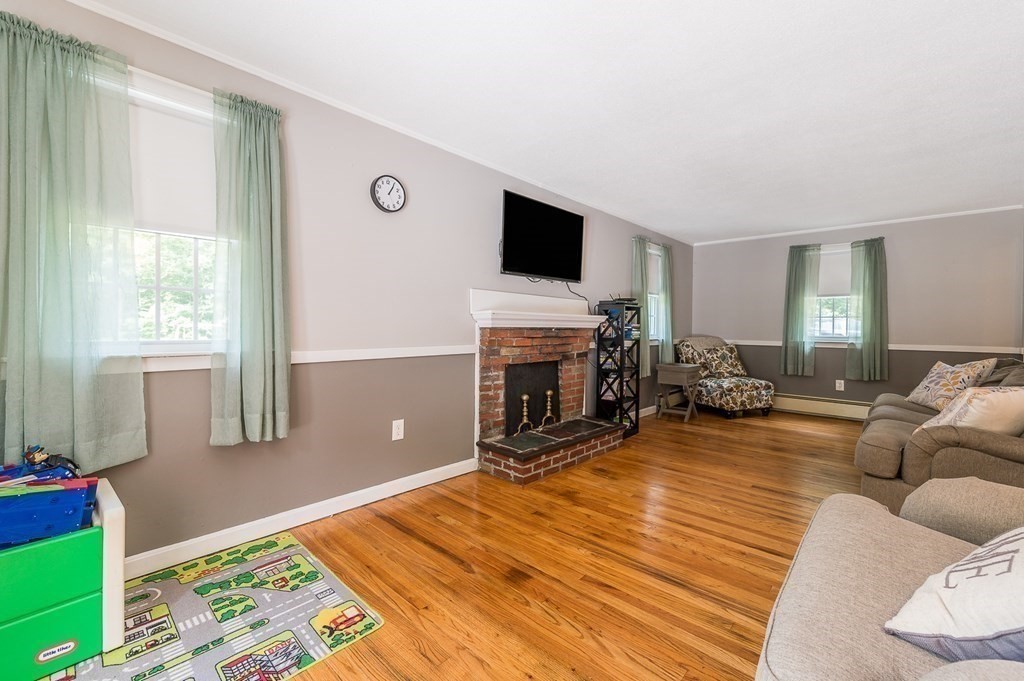 394 Rochdale Street Auburn, MA 01501 - Photo 6 of 23 Gallery Image 6