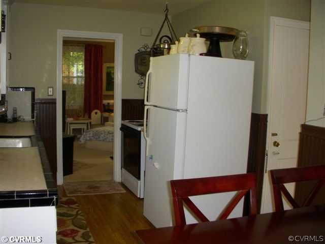 Cafeteria/Kitchen - Laminate flooring, ceramic cou