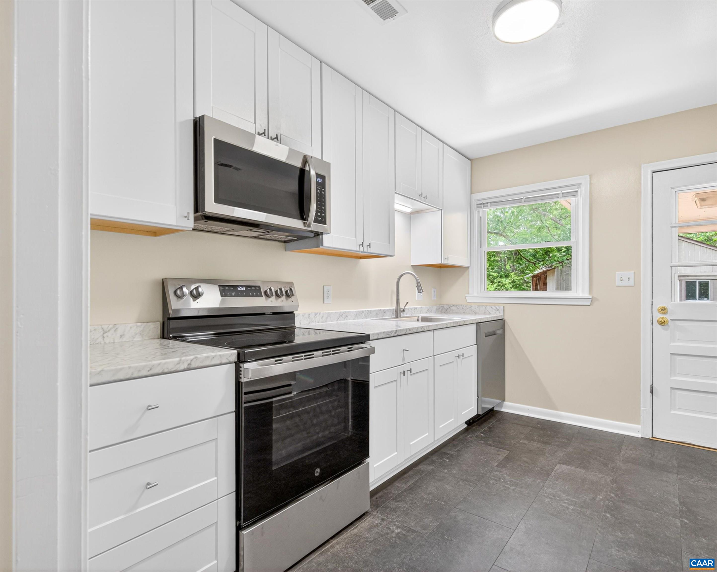 1272 Rio Road East Charlottesville, VA 22901 - Photo 6 of 26
